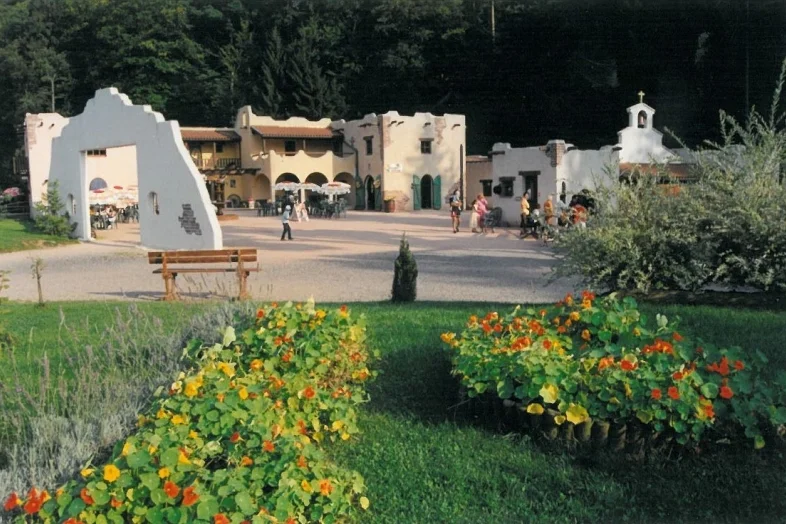 1990-8