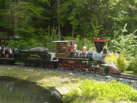 express_052_-_attraction_-_01