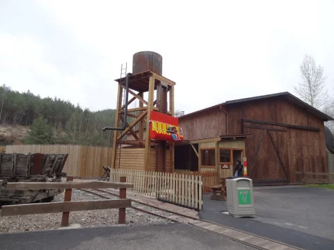 Attractions-Jolly-Jumper-v2-02