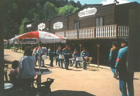 saloon ext1