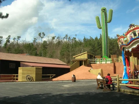 le_cactus_-_construction_-_900